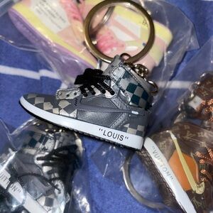 Oh Nike off white shoe keychain
